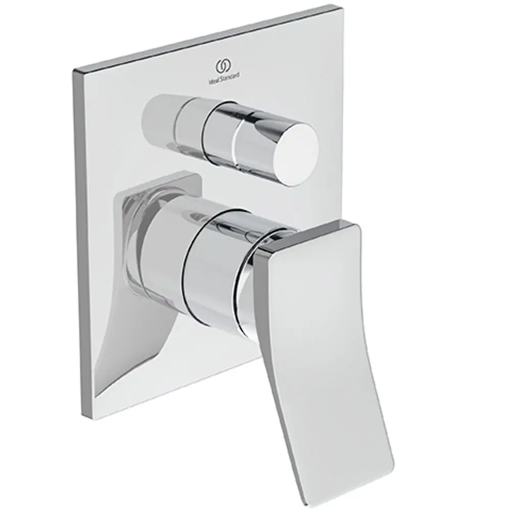 Wandmontierte Badezimmerarmatur in Chromausführung von Ideal Standard mit einem Bedienhebel und Temperaturregelung. Minimalistisches Design.
